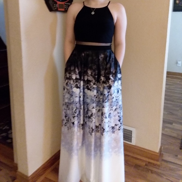 Prom dress - Picture 2 of 2